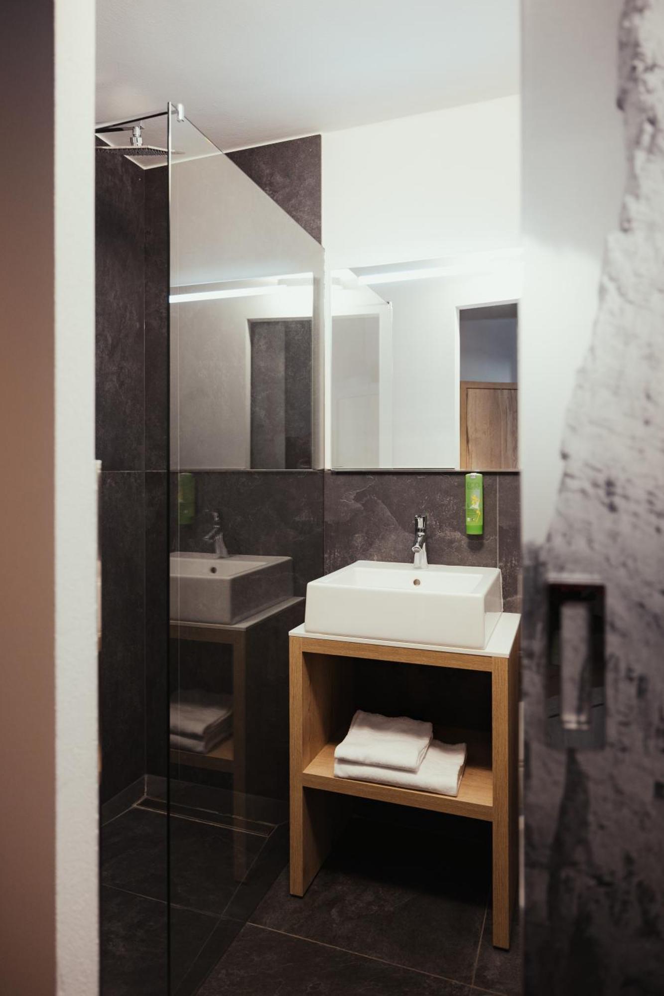Hotel Leonard Nova Ponente Extérieur photo