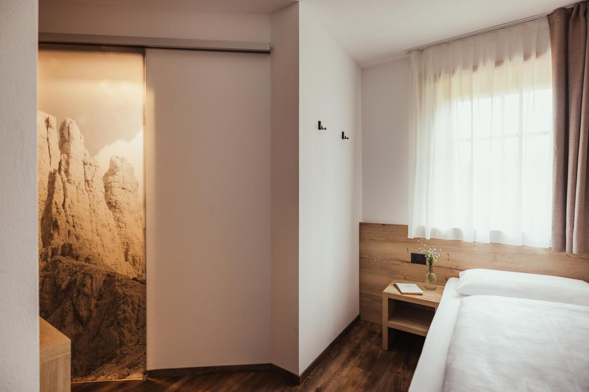 Hotel Leonard Nova Ponente Extérieur photo