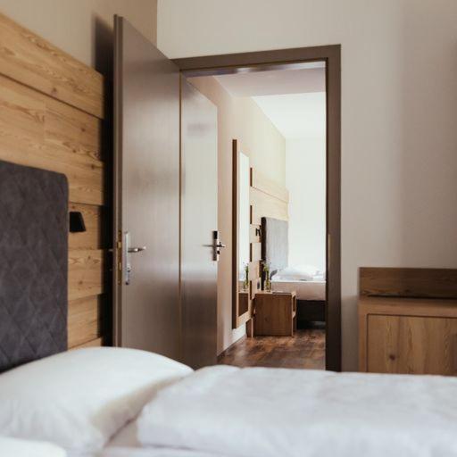 Hotel Leonard Nova Ponente Extérieur photo